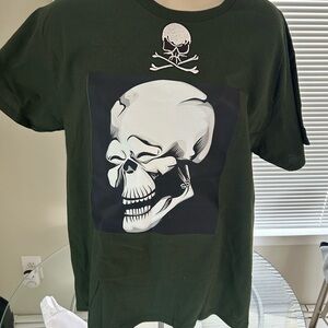 Gildan Black Short Sleeve Tee with Skull Design